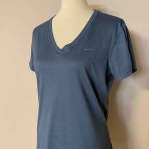 🌻 BOGO FREE 🌻 Nike Dry-Fit V Neck